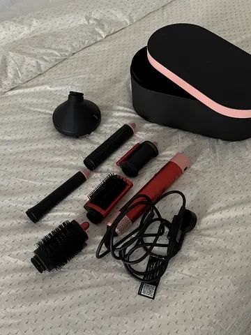Hot air styling brush set with multiple attachments - good condition