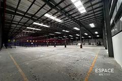 Racked Warehouse | 5,700+ Pallets | 6 Loading Bays