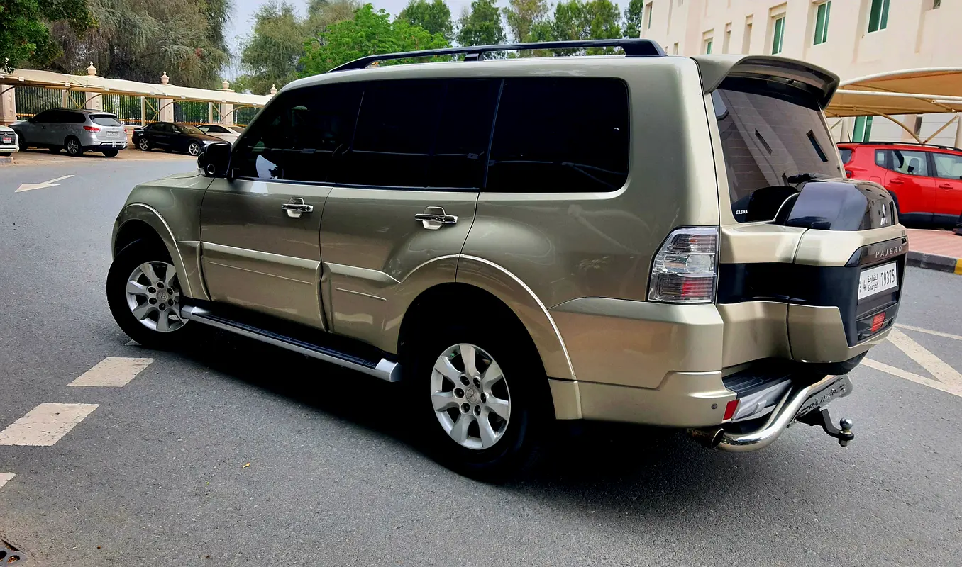 Mitsubishi Pajero 2015 — photo 1 of 20