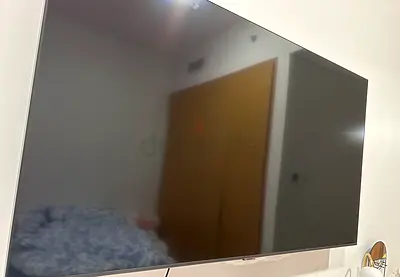 Samsung LED LCD TV - Wall-mounted, excellent condition