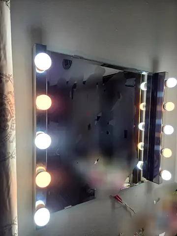 Hollywood-style lighted vanity mirror - working condition
