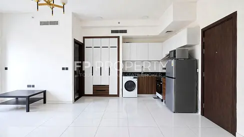 Vaccant Unit | Bright Studio | Open View