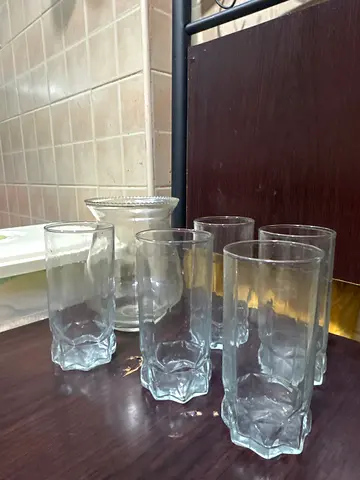 Set of clear textured drinking glasses for free