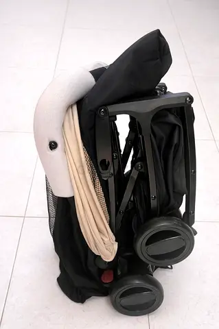 Selling a Giggles Nano Baby Stroller with Canopy – never used (gift item).