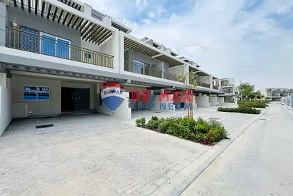 READY TO MOVE - 4BR - MODERN LIVING