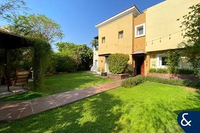 3E | Large Plot | Corner Unit | Park View