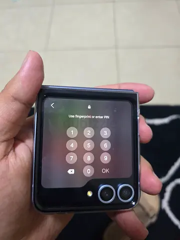 Samsung Galaxy Z Flip 6 (foldable) - working, good condition