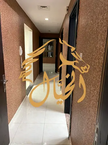 للبيع بنايه في مويلح تفع على الشارع القار