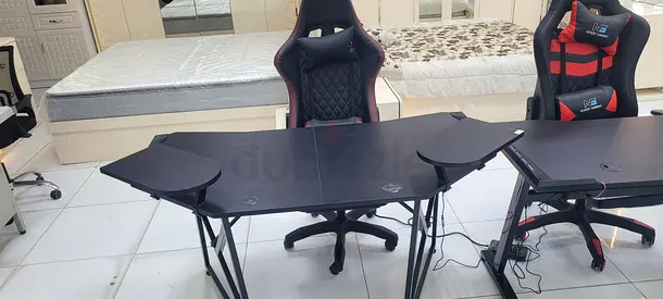 Black curved gaming / computer desk brand new