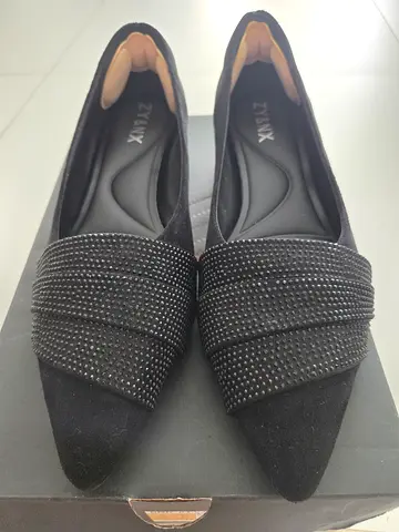 Black pointed-toe womens flats