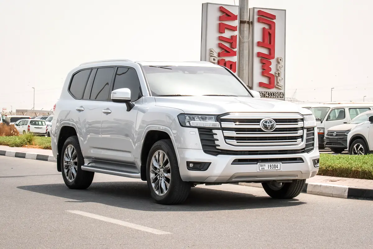Toyota Land Cruiser 2023 — photo 1 of 17