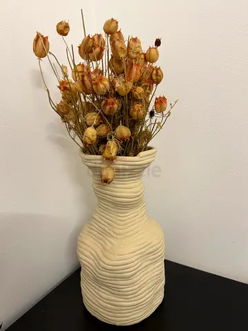 Vase with dried flowers