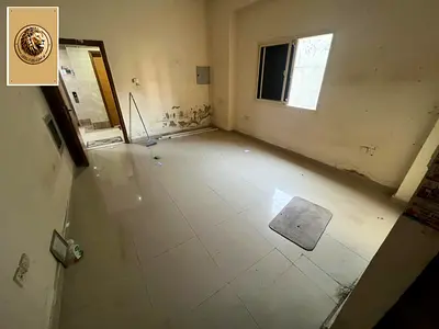 A stylish studio in Al-Aaliyah at an attractive price, separate kitchen, central air conditioning, strategic location close to Dubai