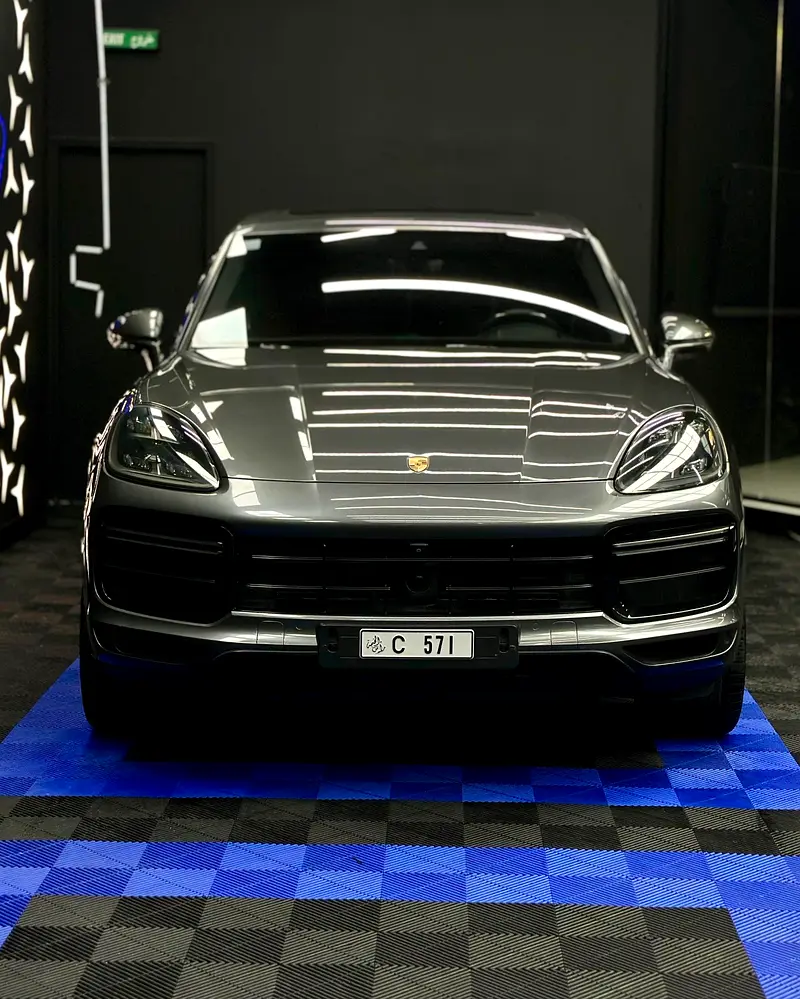 Porsche Cayenne 2019 — photo 1 of 16