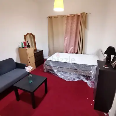 غرفة للايجار-الشارقة شارع الوحدة-قريب من دبي