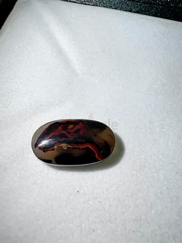 Polished oval yamani aqeeq/agate cabochon — small collectors mineral