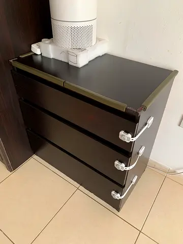 Selling my dark wood 3-drawer dresser - compact and in good condition