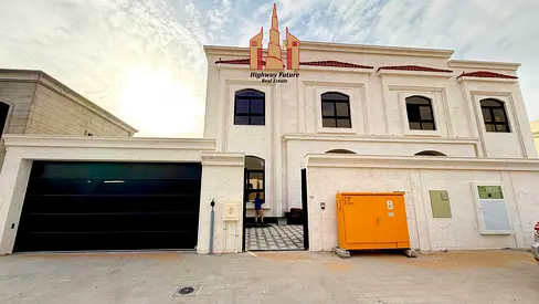 Luxurious 5BR Villa with Maidroom Room For Rent In Al Tayy