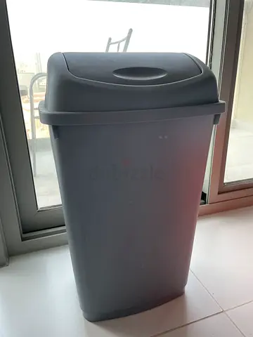 Trash bin