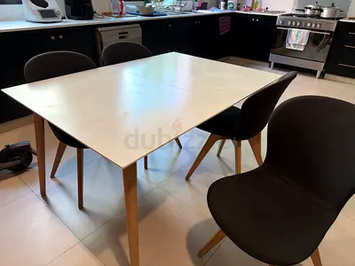 BoConcept dining table + 4 upholstered chairs