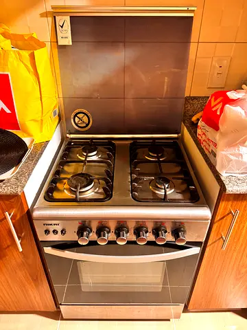 4-burner stainless steel gas cooker with oven - working condition
