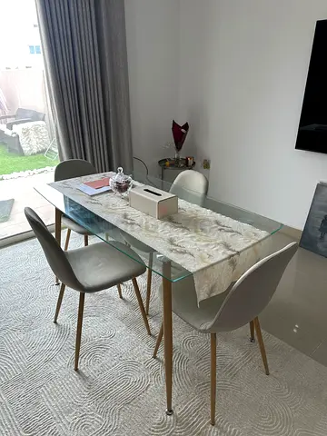 Stylish Glass Dining Table with 6 Chairs