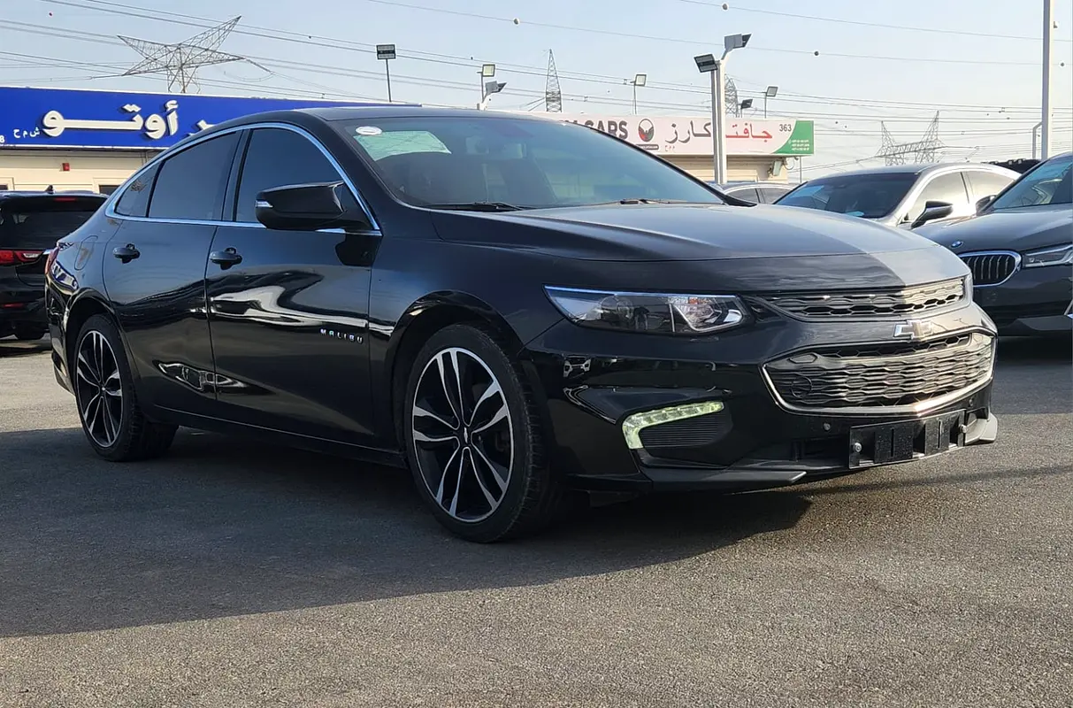 Chevrolet Malibu 2018 — photo 1 of 16