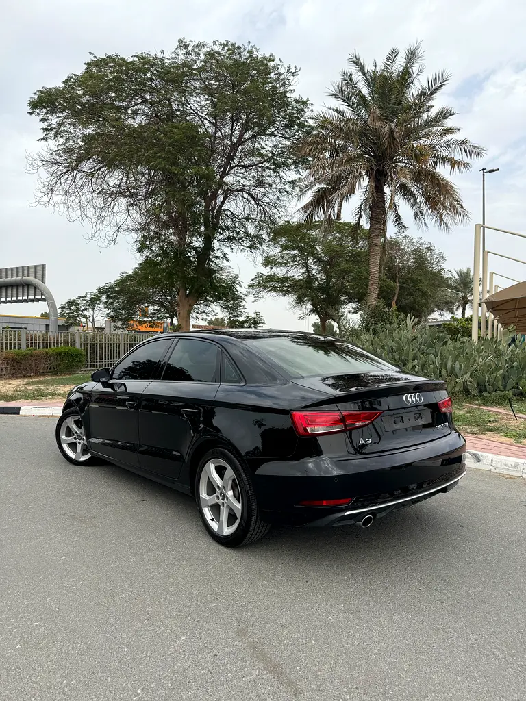 Audi A3 2020 — photo 1 of 13