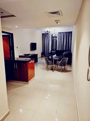 غرفه ماستر وصاله مفروش - اطلاله بحريه - ايجار سنوي عائلي - تكيف مركزي - صيانه فري - جيم وباركن ومسبح