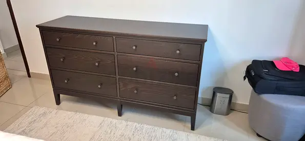 Chest of drawers