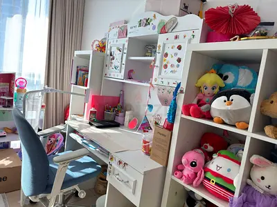 Office desk for girl