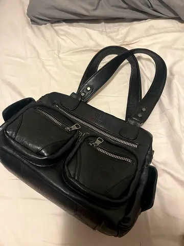 Stylish Black Handbag with Multiple Pockets