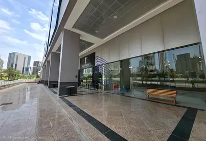 Vacant | Huge Space | Floor-to-ceiling windows