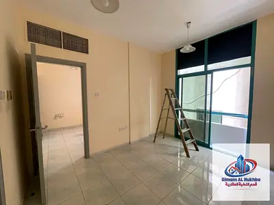 للايجار السنوي في منطقه البوطينه شقه غرفه وصاله ببلكون  - اطلاله مفتوحه - تكيف وغاز مركزي - موقع مميز قريب من جميع المرافق والمواصلات العامه
