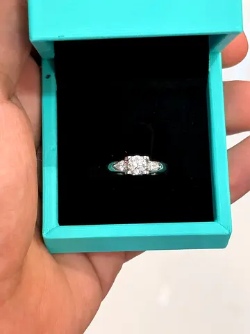 Ring with diamond three-stone ring in white gold 18 k 750