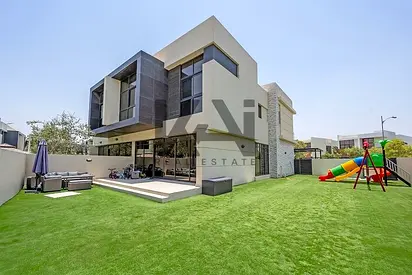 Stylish Family Villa | Unfurnished | Vacant