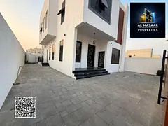 Villa on a street and alley, two floors, 5 master bedrooms, price includes electricity, water and ai