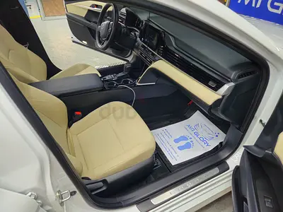 Toyota Camry 2025 Hybrid (XLE trim) in excellent condition.