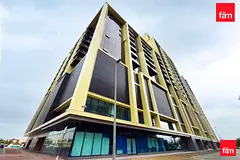 Bright Huge Space Prime Location