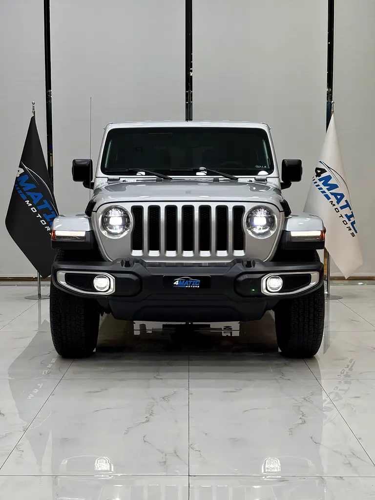Jeep Wrangler 2023 — photo 1 of 17