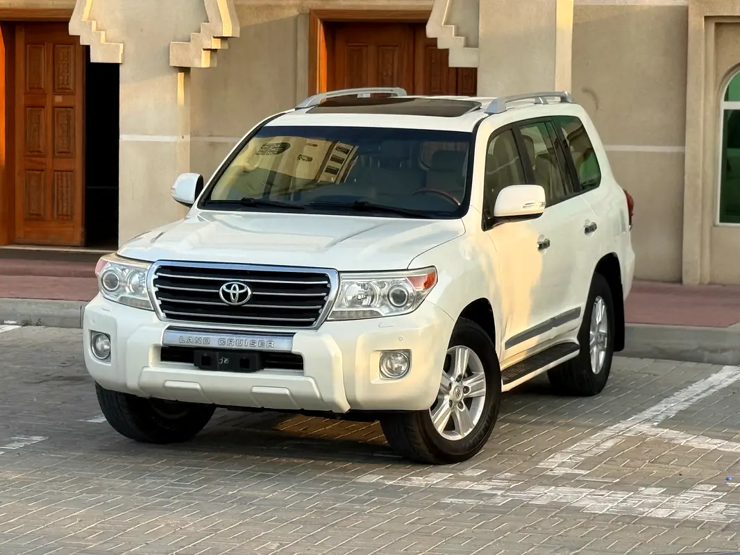Toyota Land Cruiser 2014 — photo 1 of 19