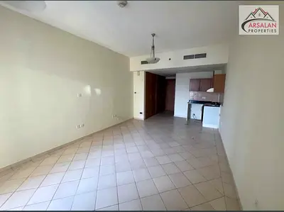 BRIGHT STUDIO | UNFURNISHED | WITH PARKING