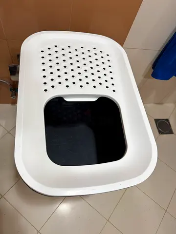 Cat litter box