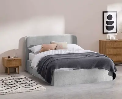 Im selling Brand new Queen size bed including mattress good Quality Queen bed storage for sale