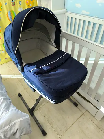 Inglesina baby bassinet with stand