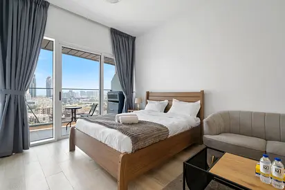 Free Commission Luxurious Studio Apartment with Stunning Views in Bloom Heights