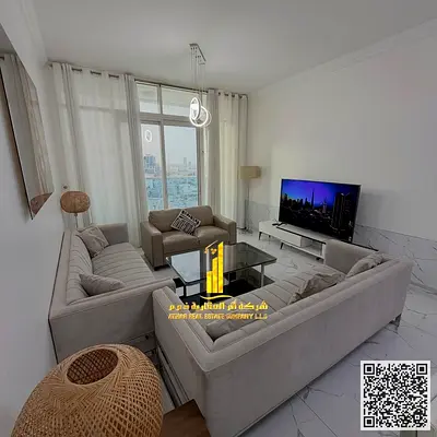 لراغبي الفخامة والتميز شقة فاخرة للايجار الشهري ثلاث غرف دولبيكس وصالة باطلالة مفتوحة مفروشة بالكامل باثاث راق جدا مع مطبخ مجهز بالكامل بأحدث الاجهزة