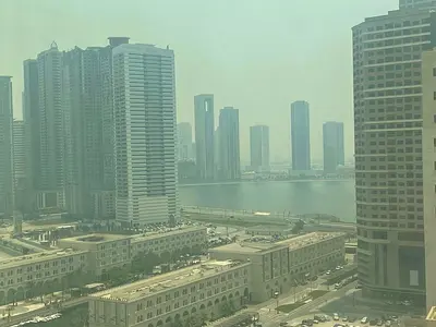 Sea view luxury 3BHK apartment with AC Free free gym pool parking one month free prime location with easy access to Dubai