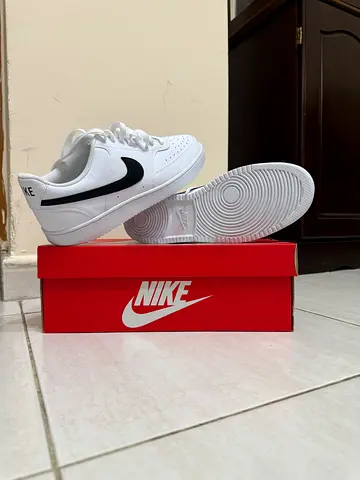 NIKE COURT VISION LOW SNEAKER