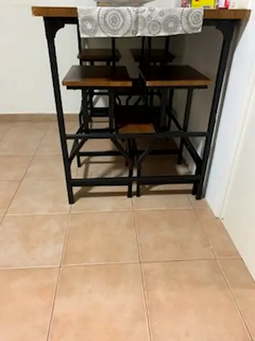 Dining table with 4 high chairs